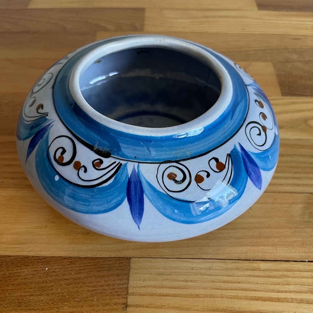 Vintage Mexican pottery bowl/planter. Signed